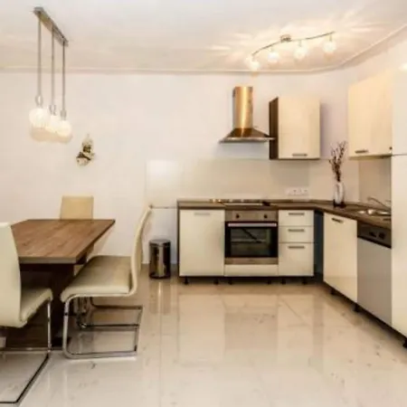 Family Sara - Two Bedroom Intimo 53050 شقة