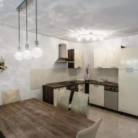 Family Sara - Two Bedroom Intimo 53050 شقة