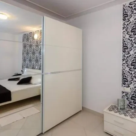 شقة Family Sara - Two Bedroom Intimo 53050 مالينسكا